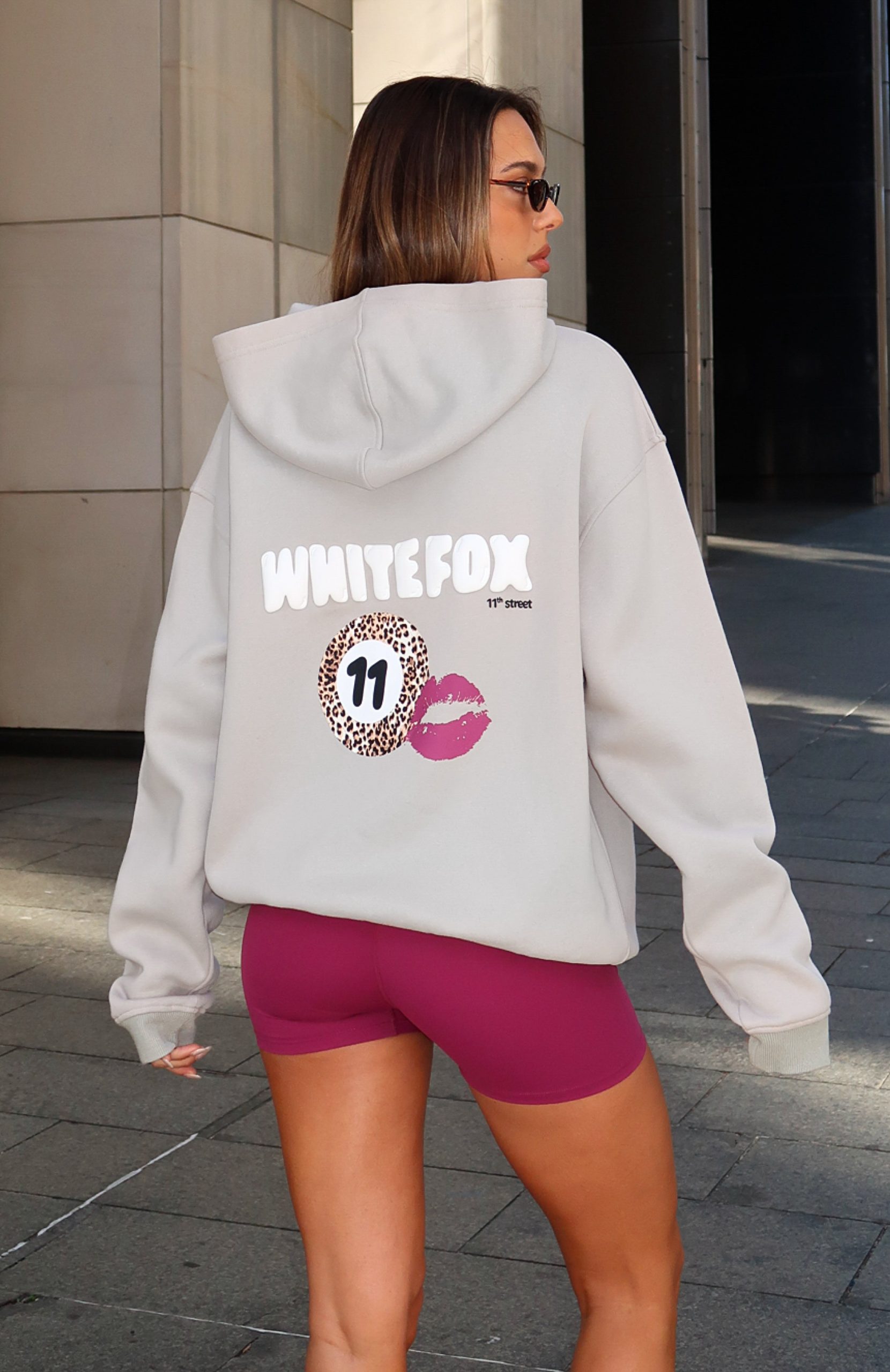 white-fox-11th-street-she_s-so-lucky-oversized-hoodie-moon-kiss-01