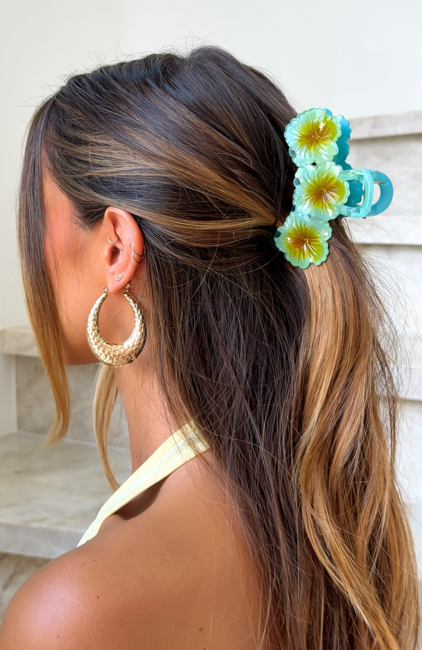 white-fox-chantria-hair-clip-blue.19.2.26.01