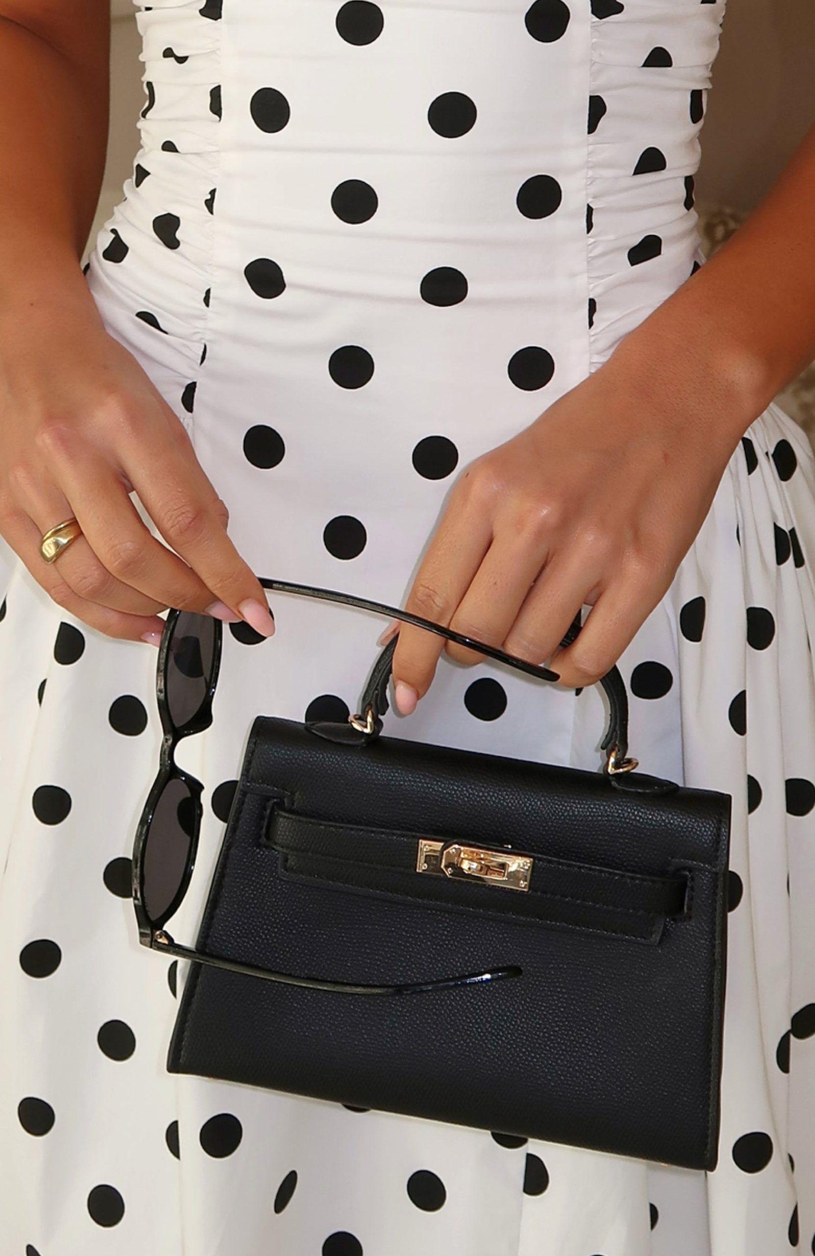 white-fox-hope-top-handle-bag-black-5.6.25-2