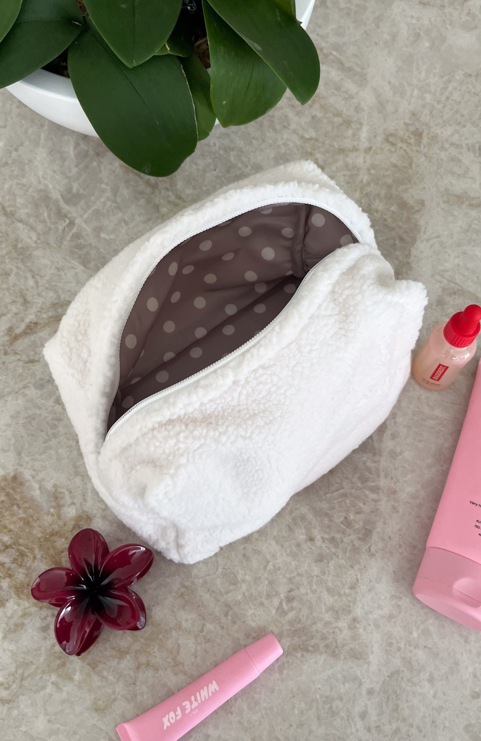 white-fox-kofi-cosmetic-bag-cream-white-19.2.26004