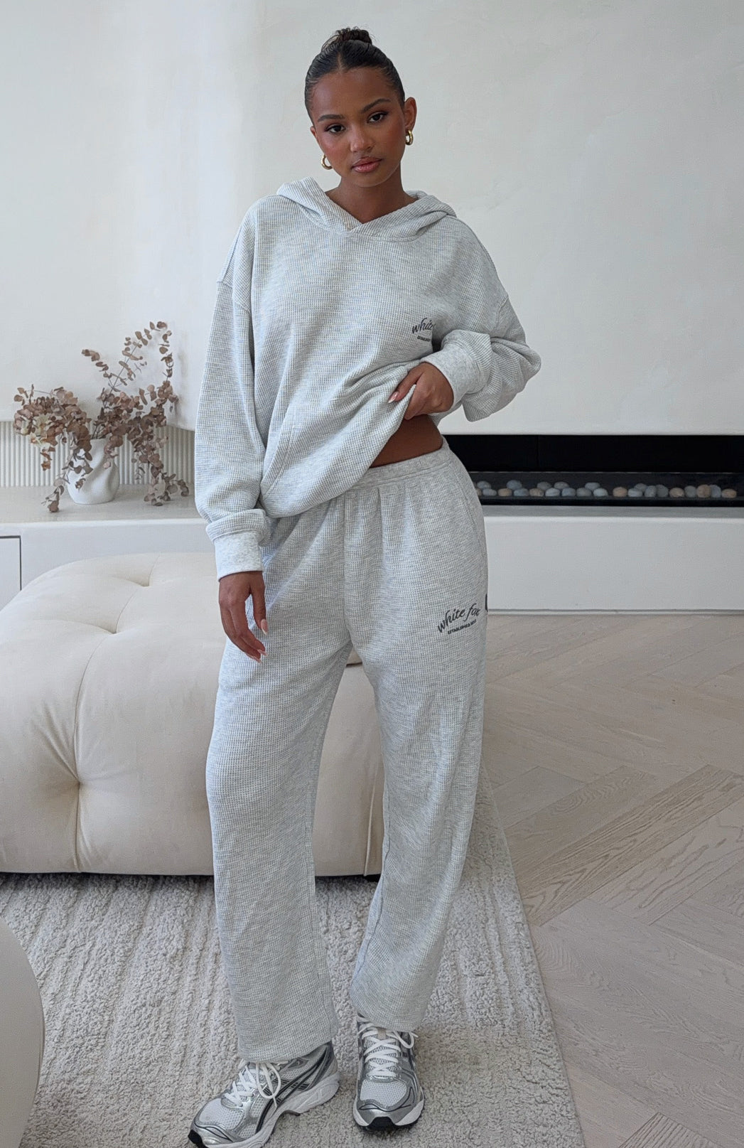 white-fox-moving-out-waffle-oversized-hoodie-light-grey-marlemoving-out-waffle-sweatpants-light-grey-marle-19.02.26-002
