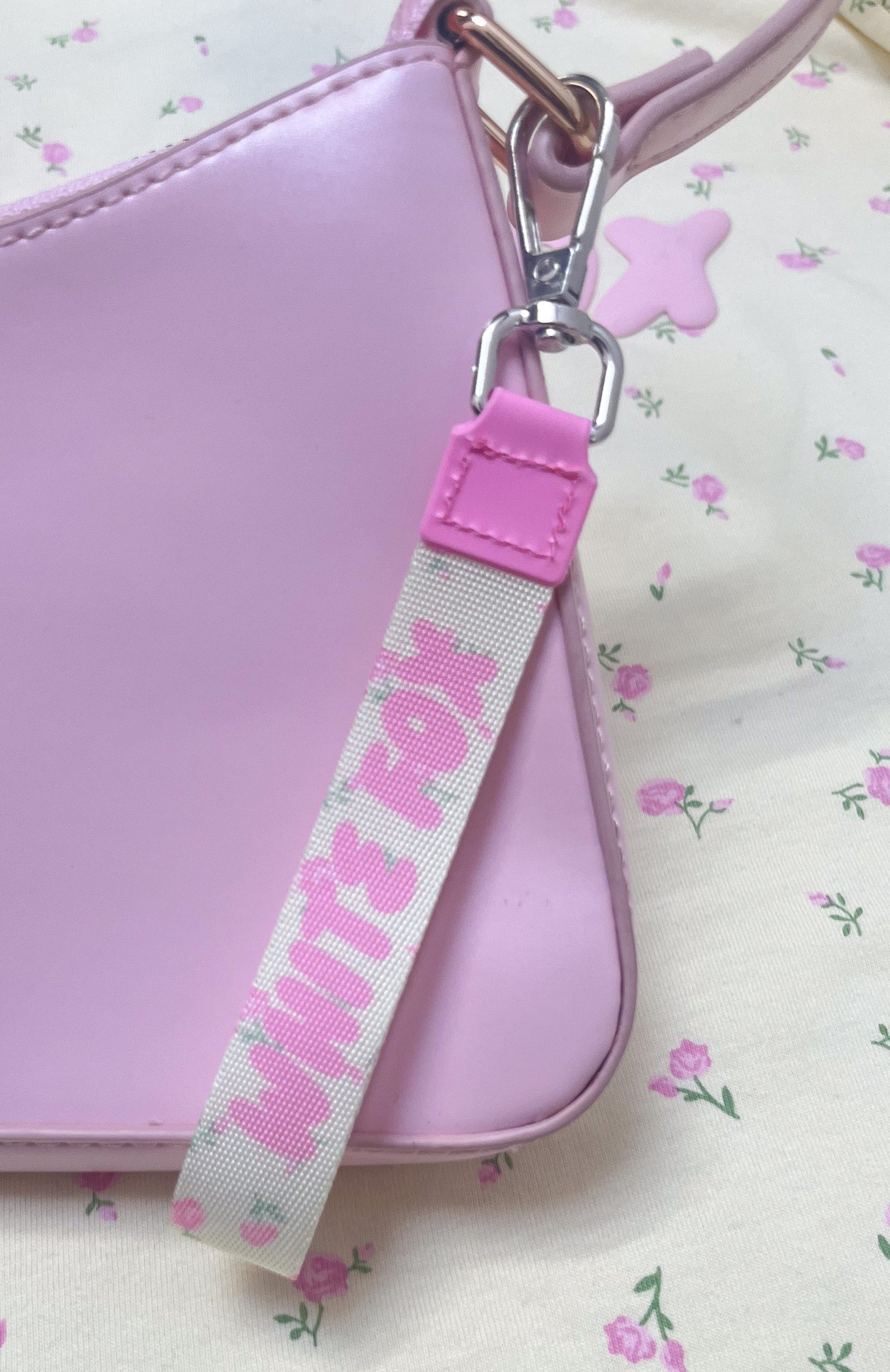 white-fox-standing-out-strap-keychain-lemon-ditsy-yellow-24.2.262_1