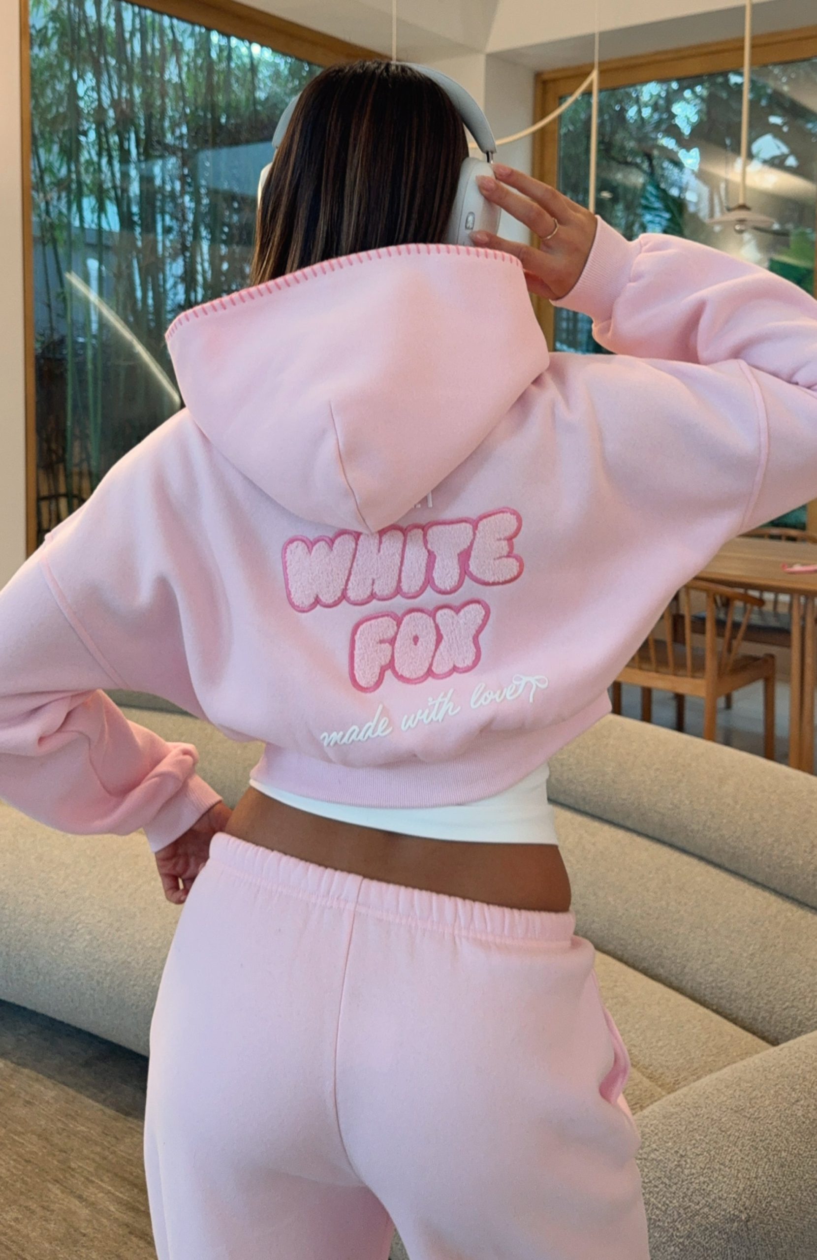 white_fox_vol_1_lounge-39